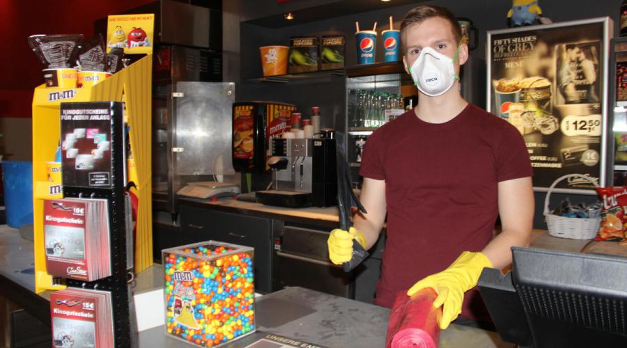 Warener Kino staff cleaning up after the fire. (photo: Nadine Schuldt / Nordkurrier)